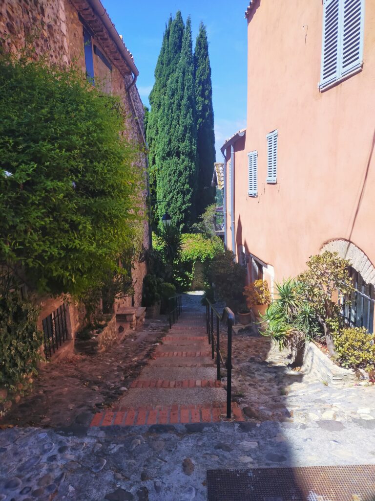 IMG_20250725_150326-768x1024 Haut-de-Cagnes: il borgo medievale sospeso nel tempo