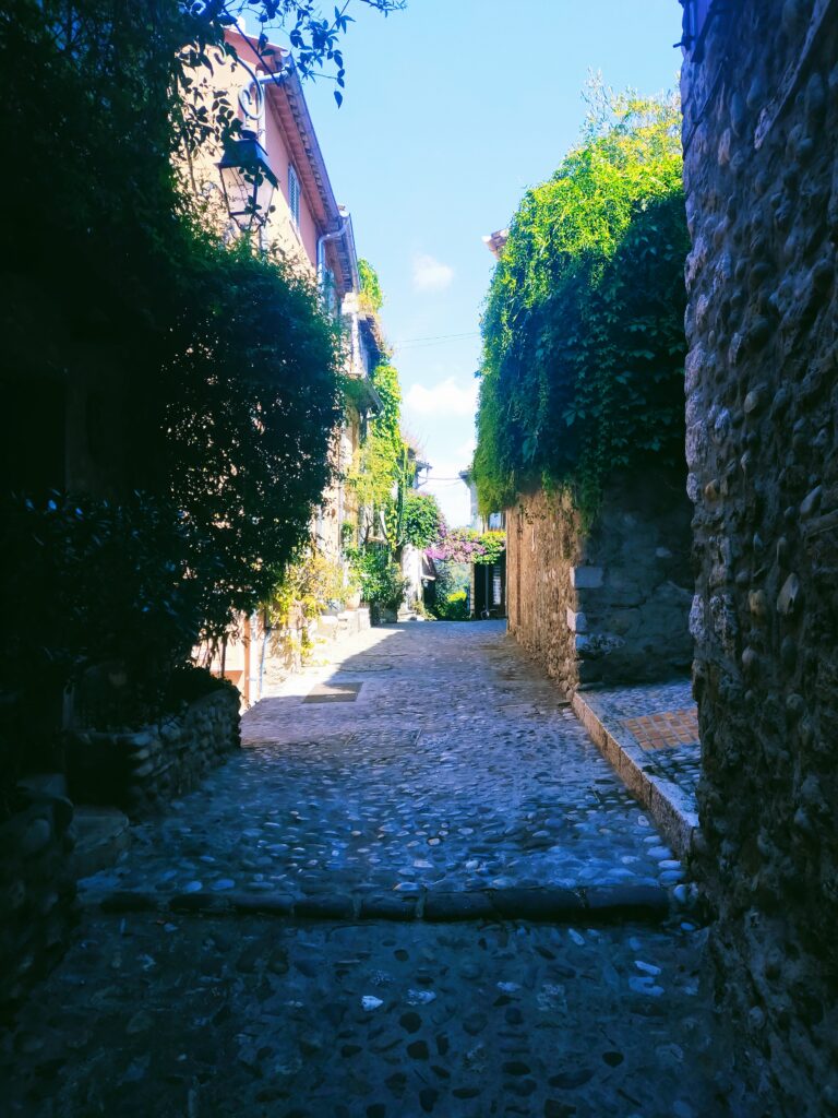 IMG_20250725_150422-768x1024 Haut-de-Cagnes: il borgo medievale sospeso nel tempo