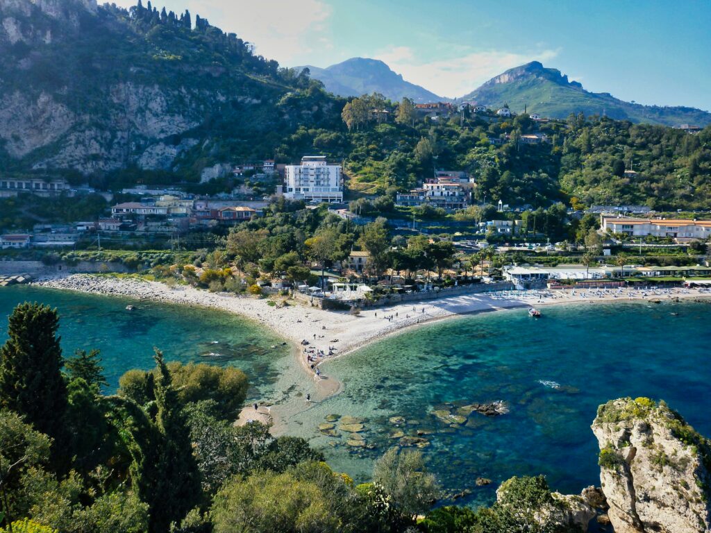 lyle-wilkinson-bIaIVTSseP8-unsplash-1024x768 3 mete indimenticabili per viaggi di un giorno in Italia