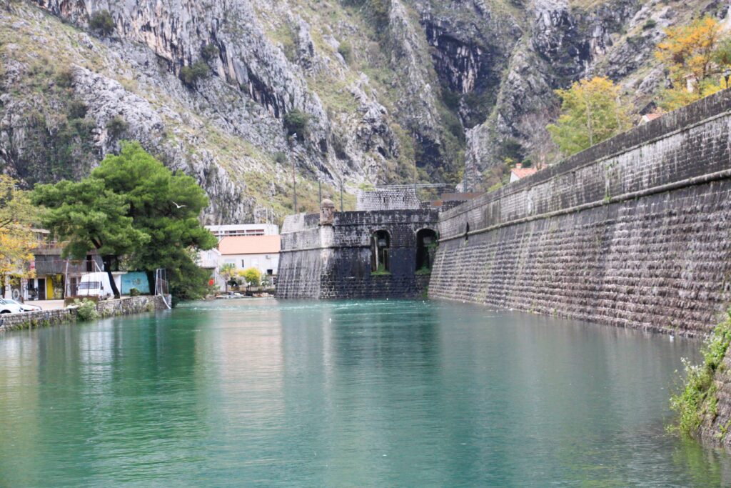 kotor-mura-1024x683 Kotor, gioiello del Montenegro tra storia e fiordi