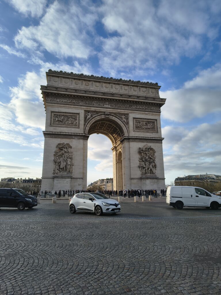 IMG_20260312_173457036_HDR-768x1024 Passeggiata sulla Senna: itinerario a piedi fino alla Tour Eiffel e agli Champs-Élysées