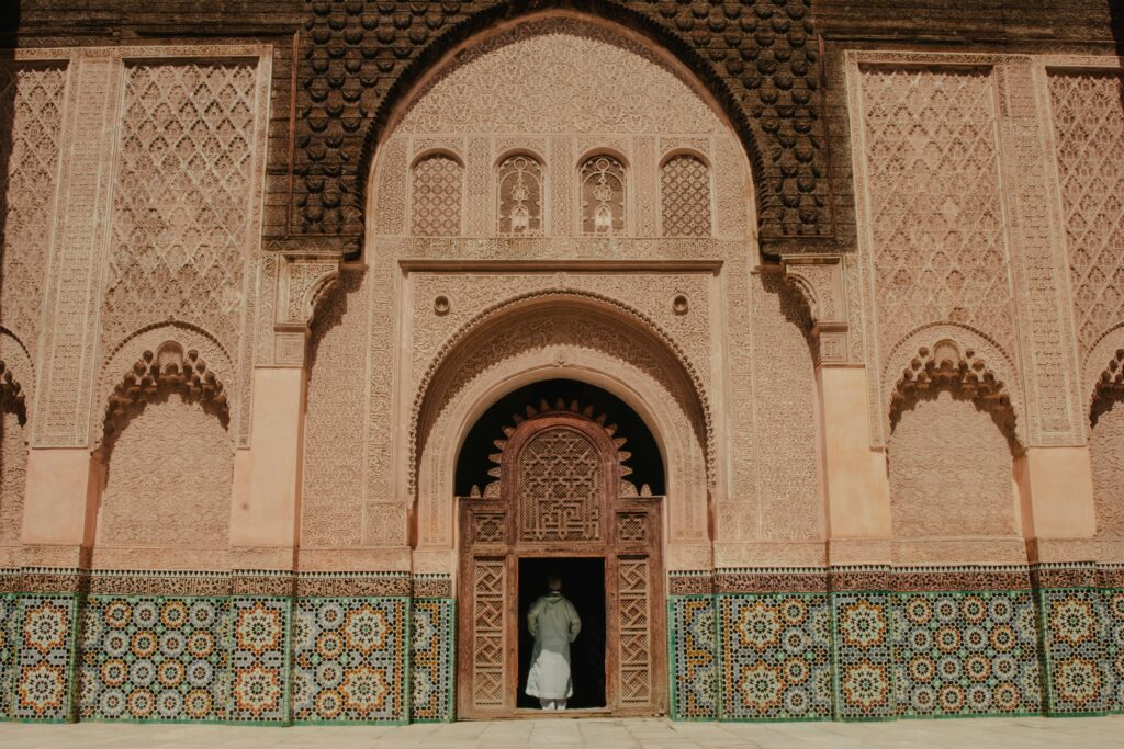 macia-serrano-NwT-VBe2QF8-unsplash-1-1024x683 Marrakech: viaggio nel cuore del Marocco tra souk, deserti e giardini segreti